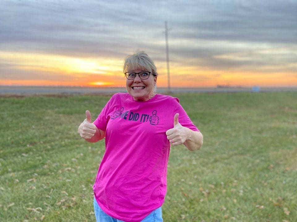 Susie Robison of Maker’s Hand giving a thumbs up outside of Tekamah, nebraska